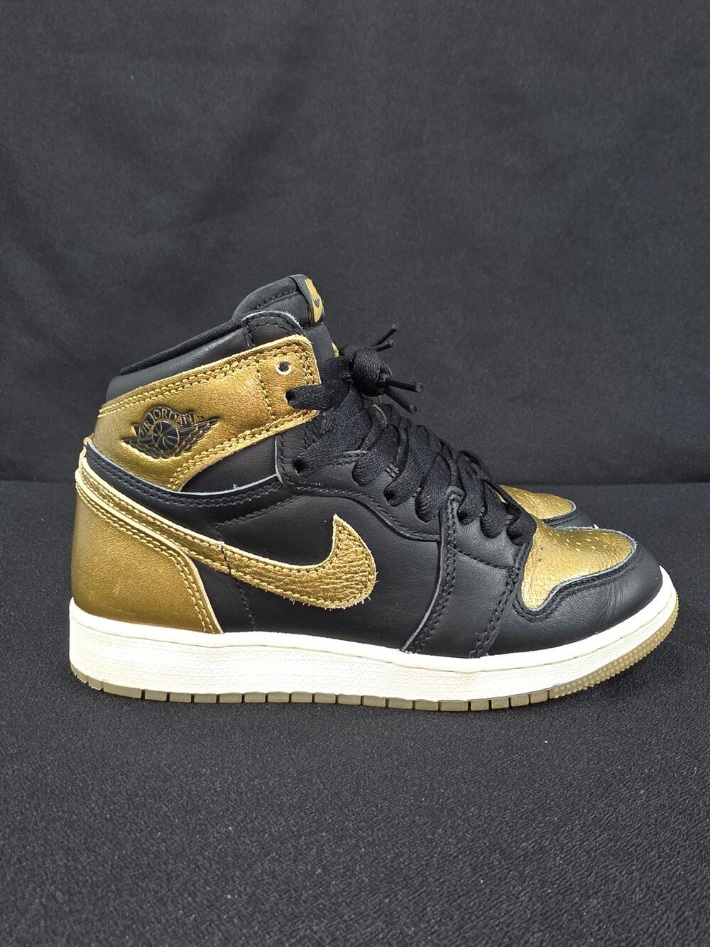 Nike Air Jordan 1 Retro High OG Black Metallic Gold Leather Youth 4Y